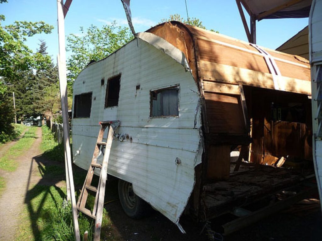 Old Camper Trailer That need To Be Removed In Cincinnati